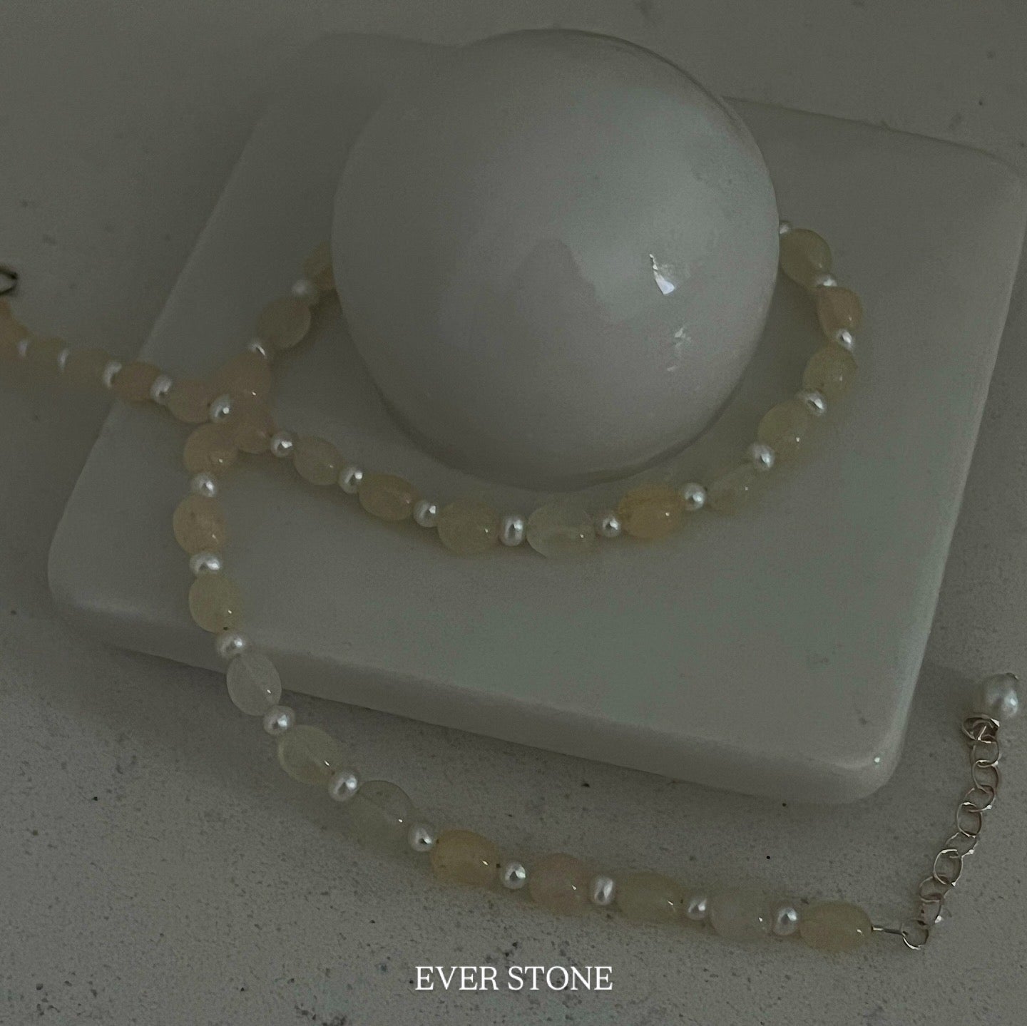Soft yellow pearl