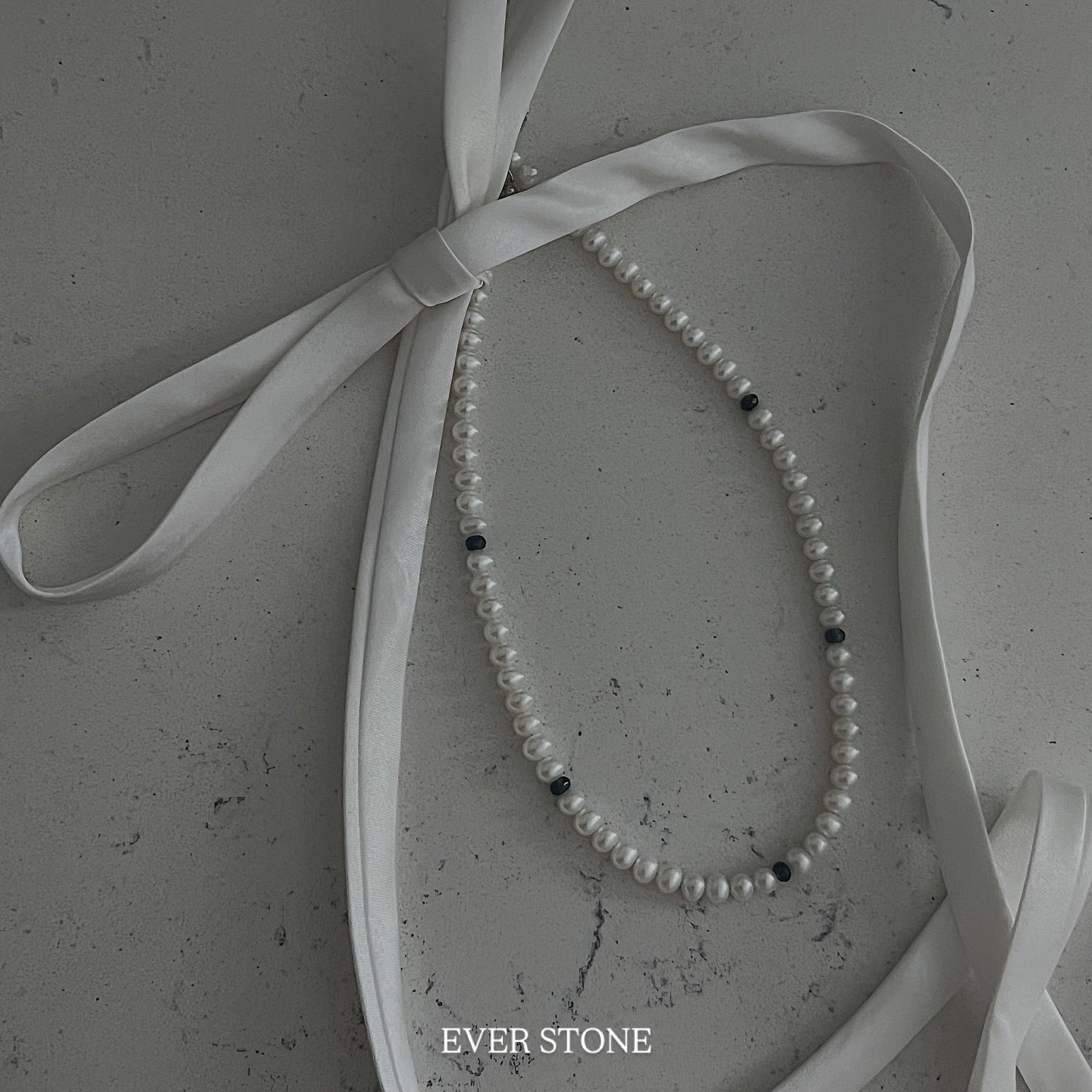 Quiet navy pearl